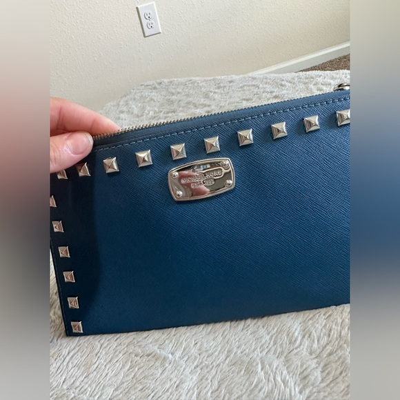 2 Michael Kors wristlets - Picture 2 of 16